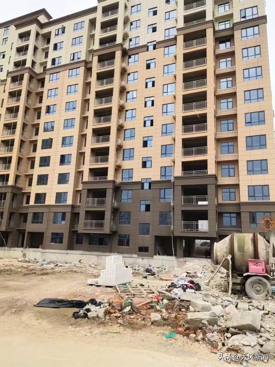 买*草烟**公司内部集资房“指标”7年未交房,江西丰城十余购房者叫苦不迭,*草烟**公司:工程结束统一公布造价