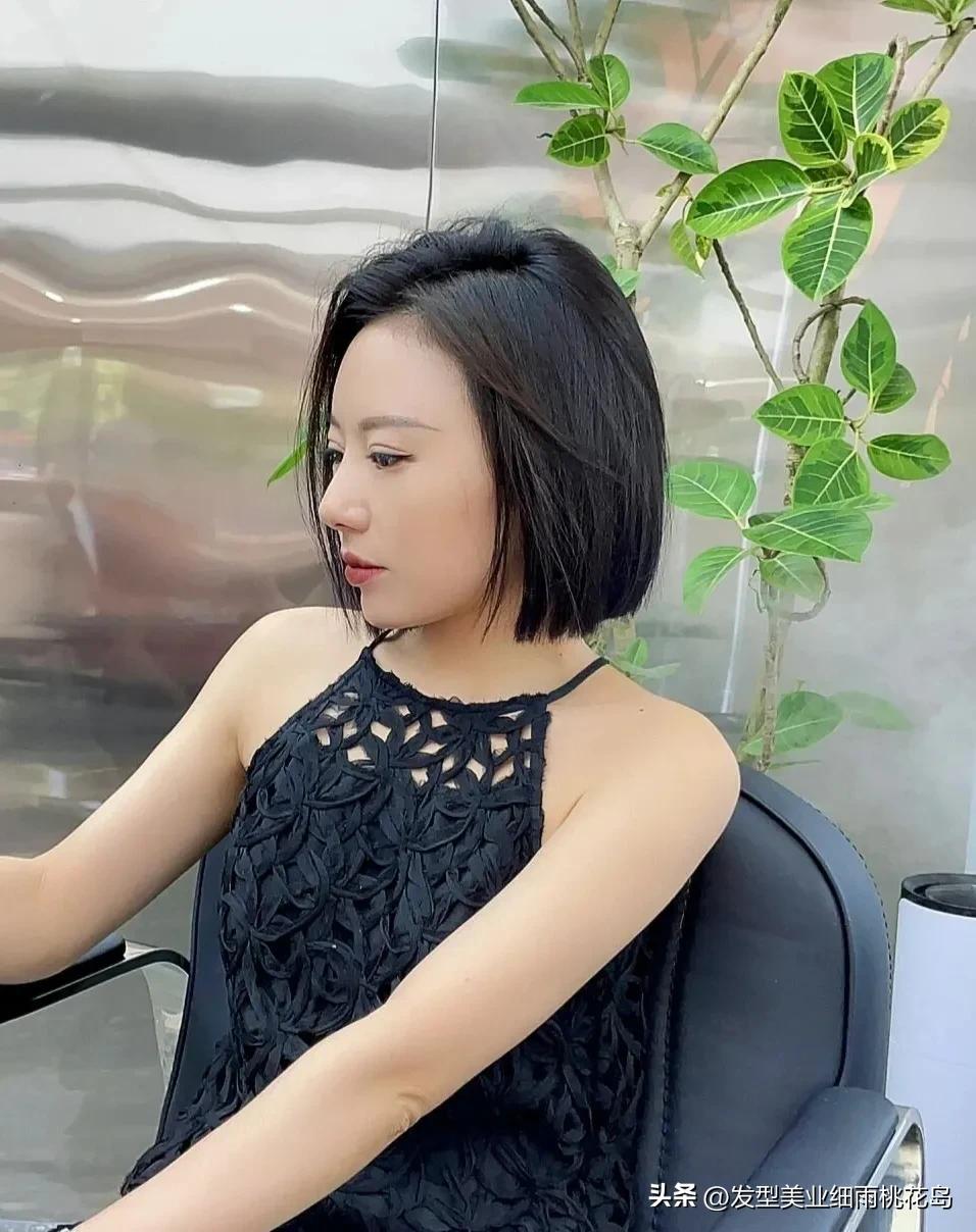 女生一刀切短发怎么吹,高级层次感短发