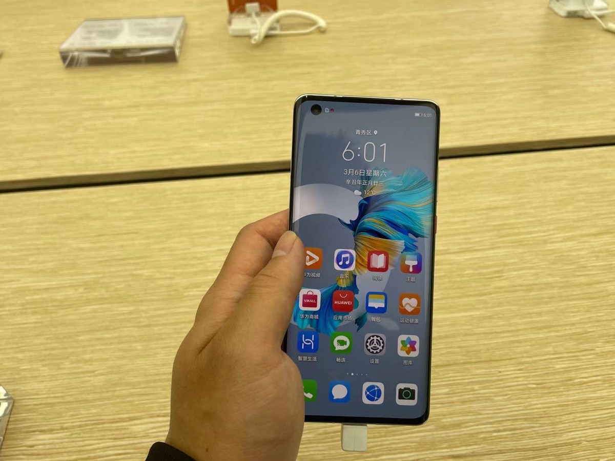 华为麒麟9000手机5g现在价格,搭载麒麟9000的鸿蒙系统的手机