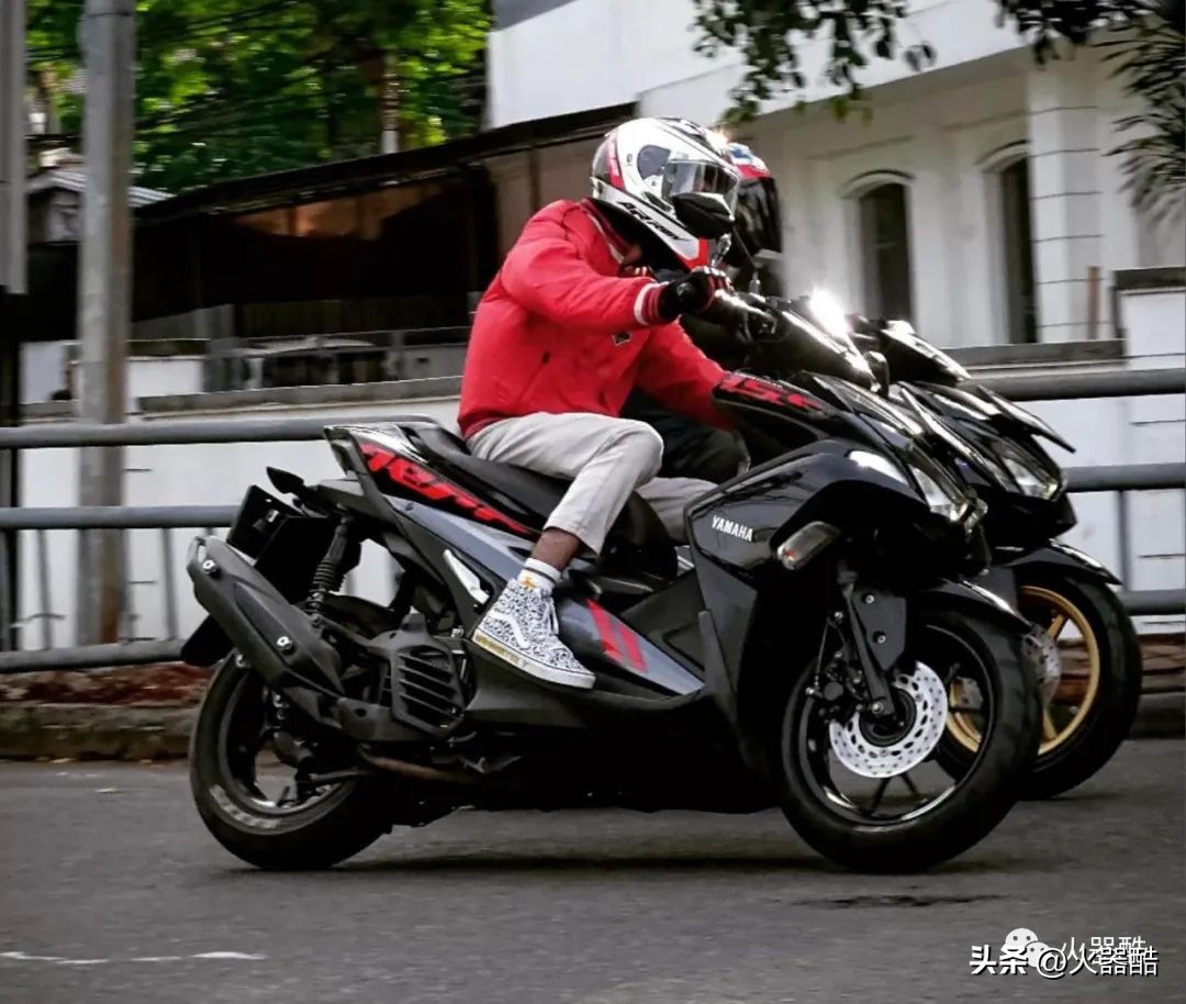 雅马哈nvx155帅气视频,aerox155与nvx155哪个好