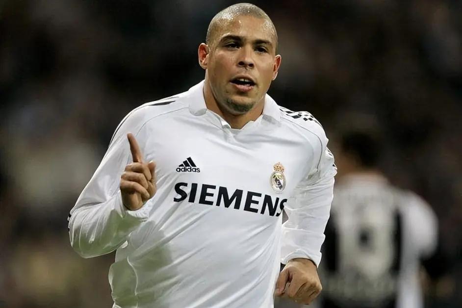 来自外星球的足球运动员,外太空球星