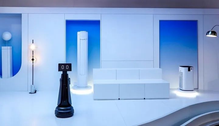 美的ai智能炒菜机器人,美的首款家庭保姆机器人