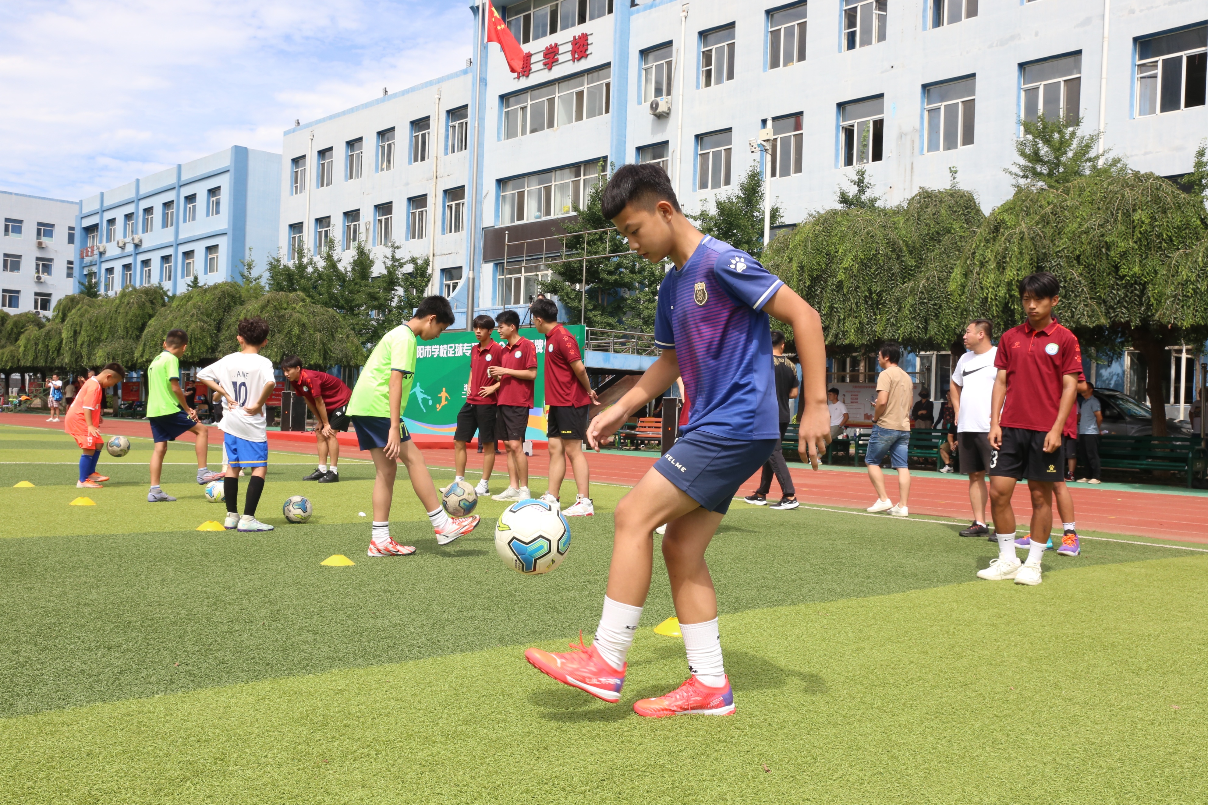 学校足球工作领导小组,足球学校领导组织架构