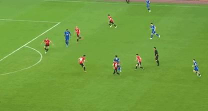 武汉三镇抗议:中国足球“千疮百孔，一地鸡毛”可谓多事之秋。