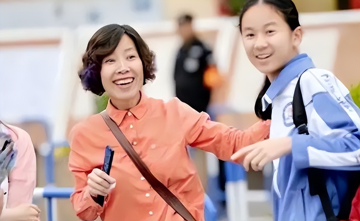 初中生在学校攀比鞋子视频,初中生在学校攀比鞋子