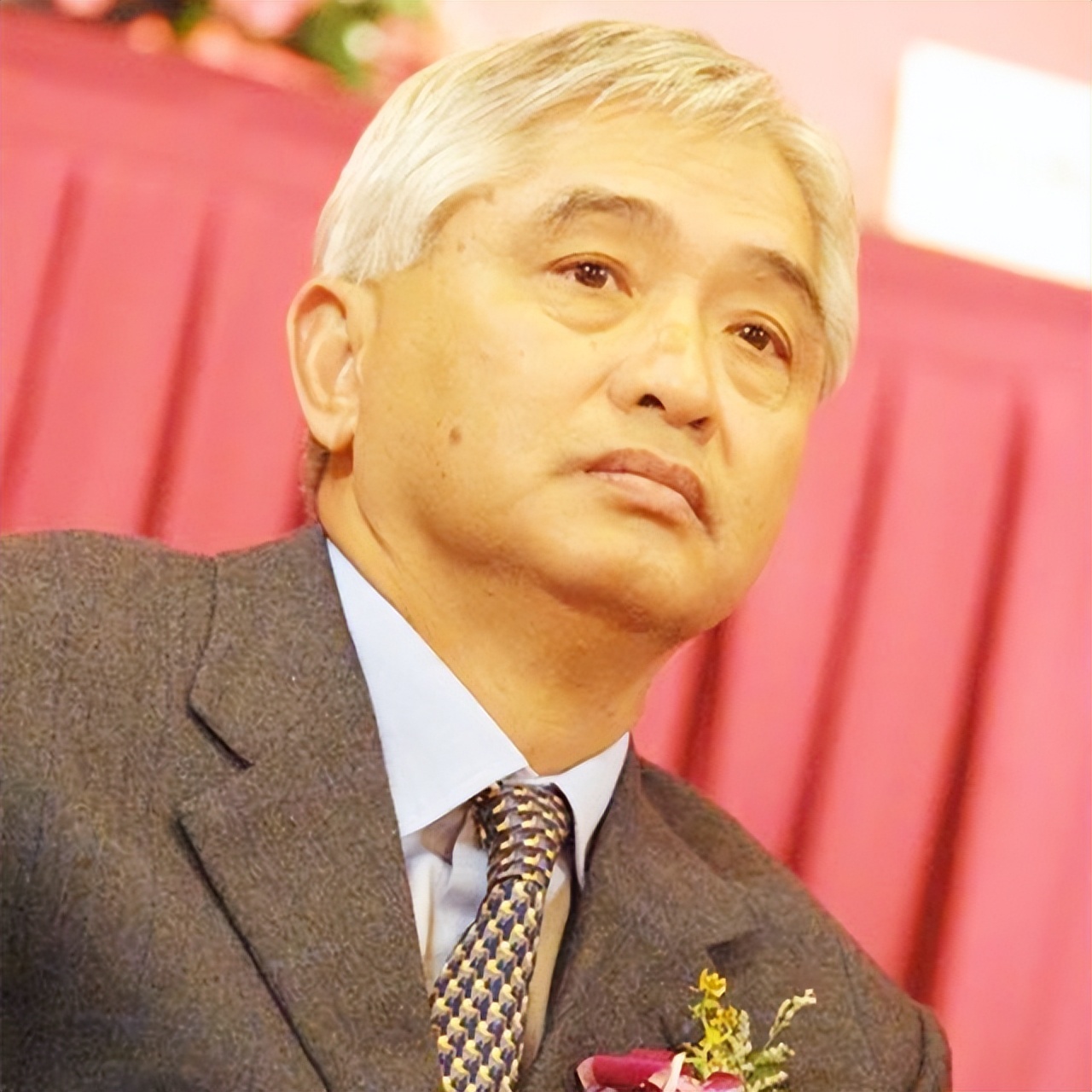 红色资本家荣毅仁:89岁在京逝世,留下4个子女,今独子身价百亿