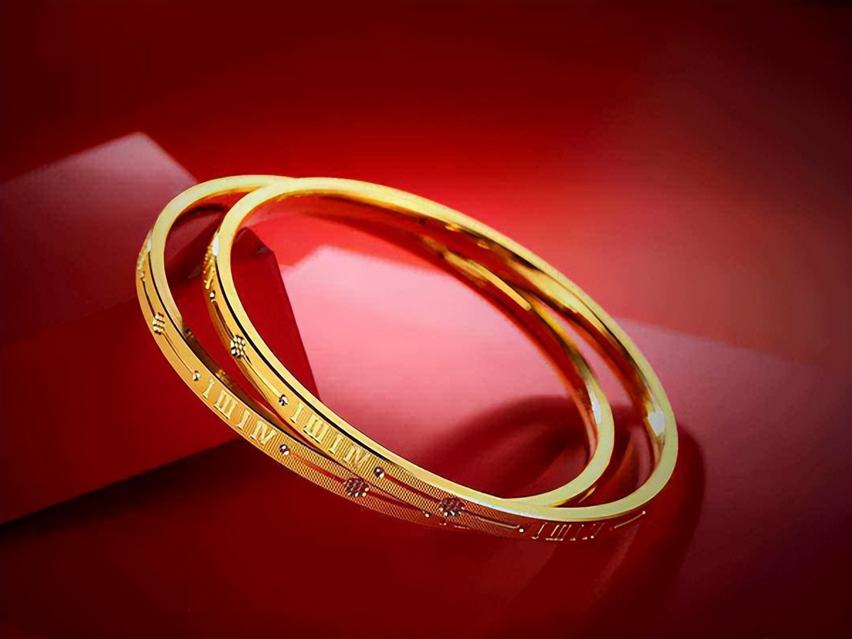 按款式卖的金手镯回收多少钱,7000多块的金手镯回收大概多少钱