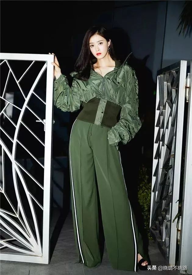蒋欣穿什么样的裤子好看,胯宽腿粗妹子这样穿