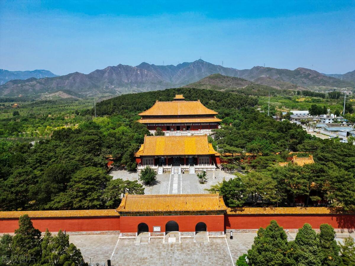 墓碑上显考祖什么意思,墓碑上的显考讳字什么意思