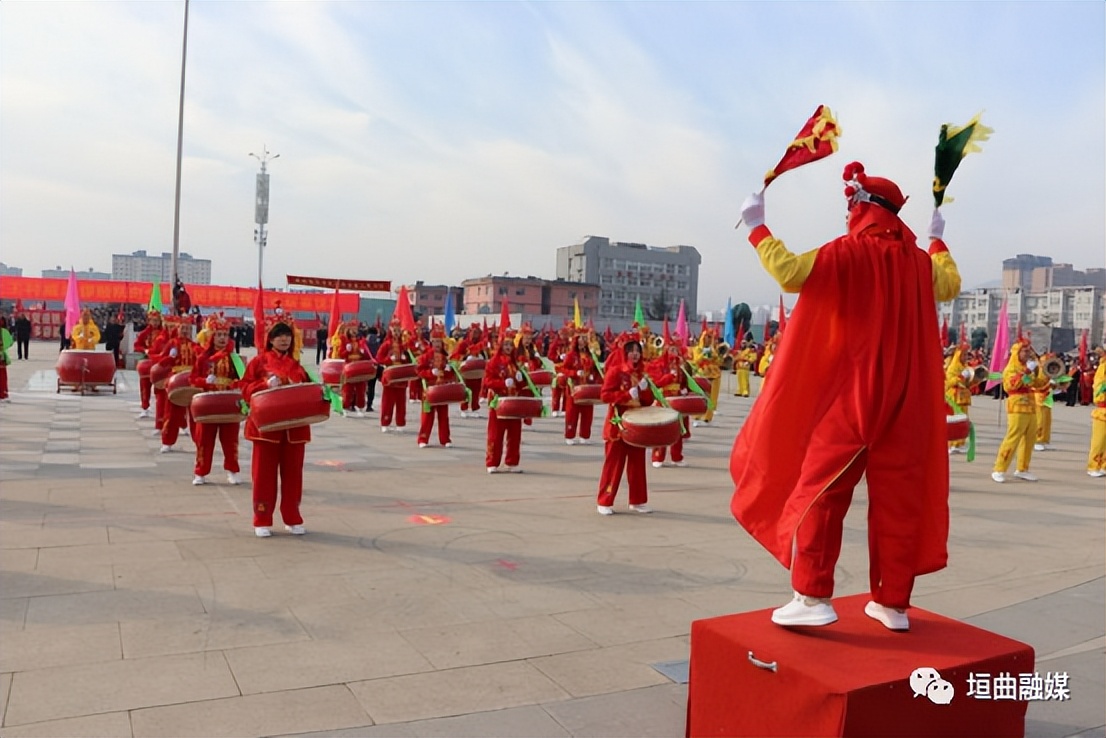锣鼓喧天庆佳节舞龙舞狮闹元宵,锣鼓喧天闹元宵红红火火过佳节