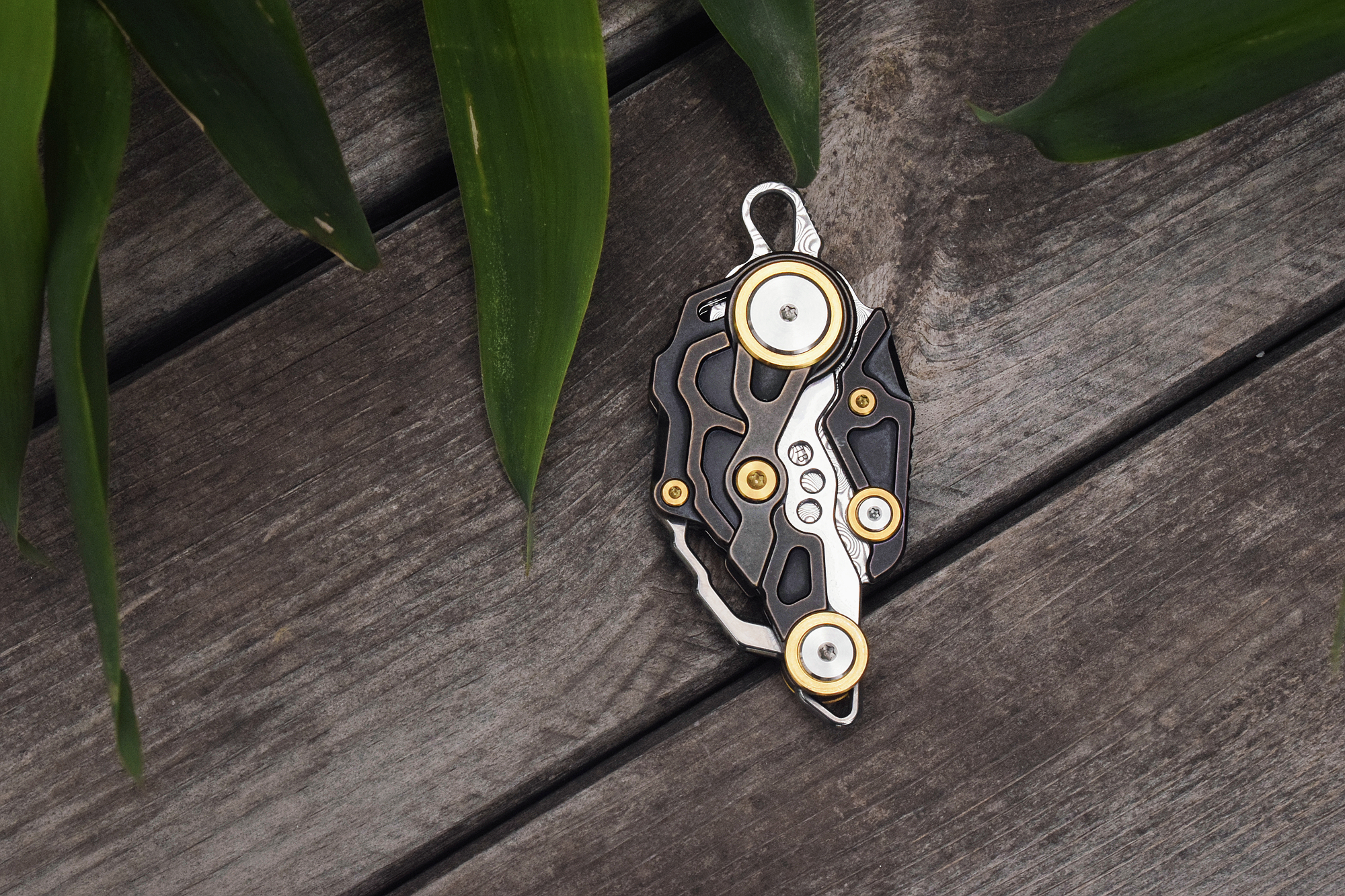 浓浓机甲风，把玩实用两相宜！三刃木大马士革挂脖*刀折**体验