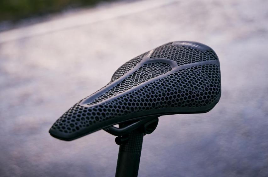 赛场新*器武**多款全新器材装备亮相环法赛场