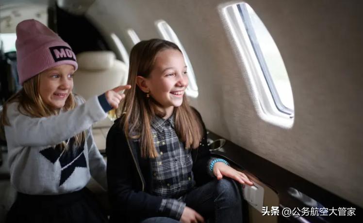 每天有免费乘私人飞机出行，日薪高达上万！应聘者却表示压力很大