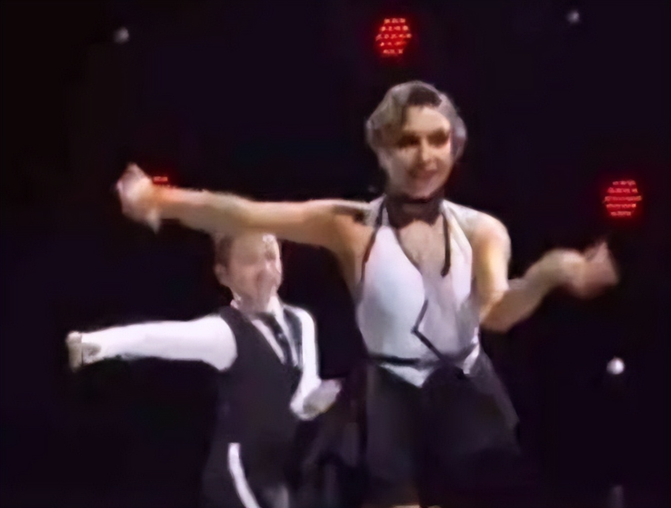 马克龙和巴西总统互怼,马克龙回法国最新言论