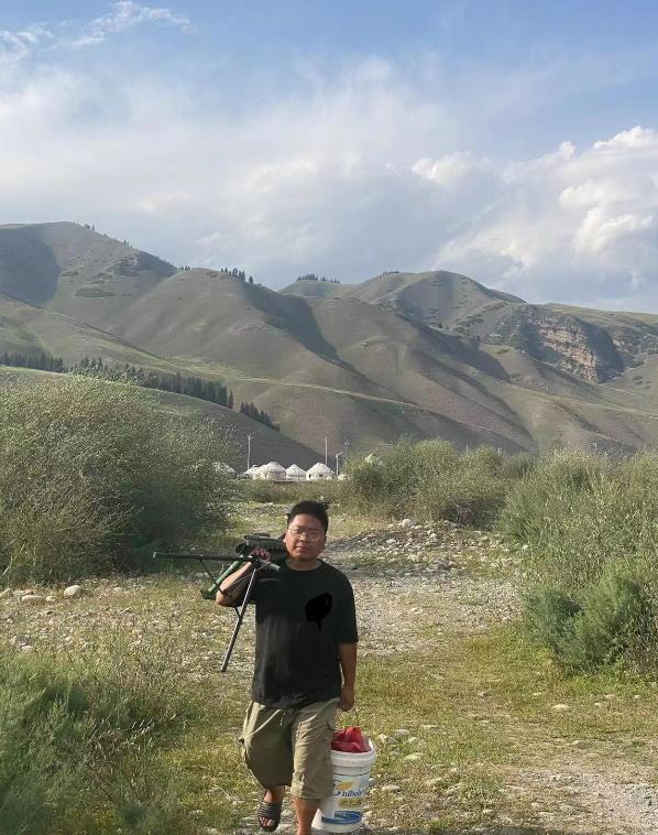 从“背景太假”到圈粉百万，刘元杰的走红，是假象与真诚的较量