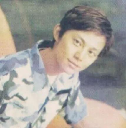 17年努力护着4个兄弟姐妹，最后却都离他而去，何炅老了，也累了