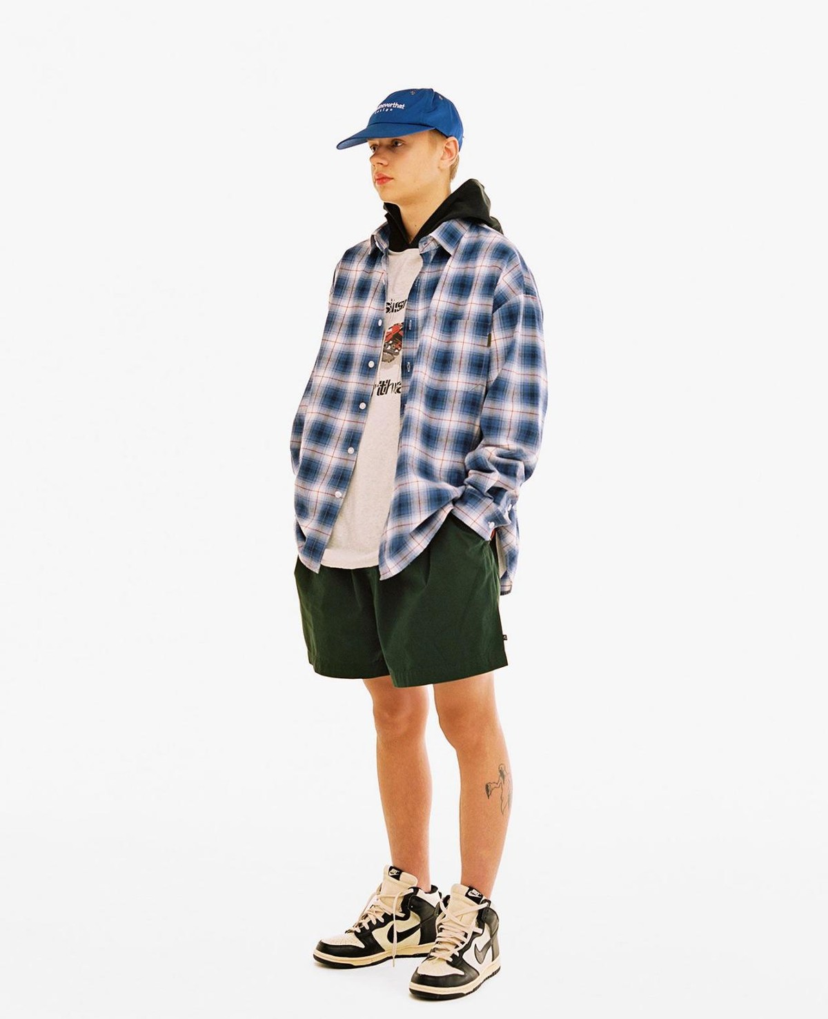 短裤搭配长款白衬衫夏天慵懒风,短袖衬衫中长款搭配什么裤子女夏