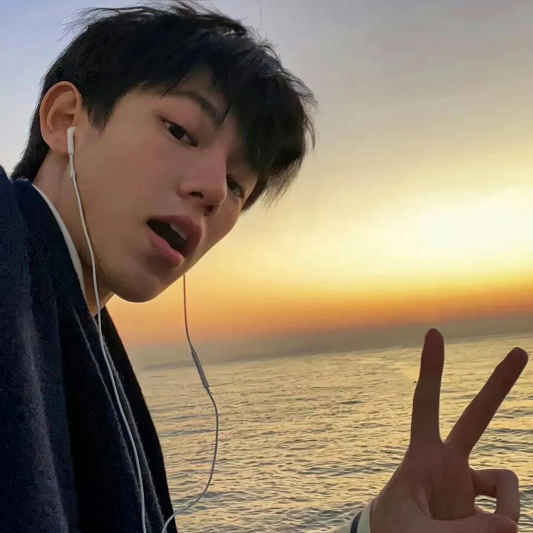 成熟稳重痞帅的男人头像,成熟痞帅男头像