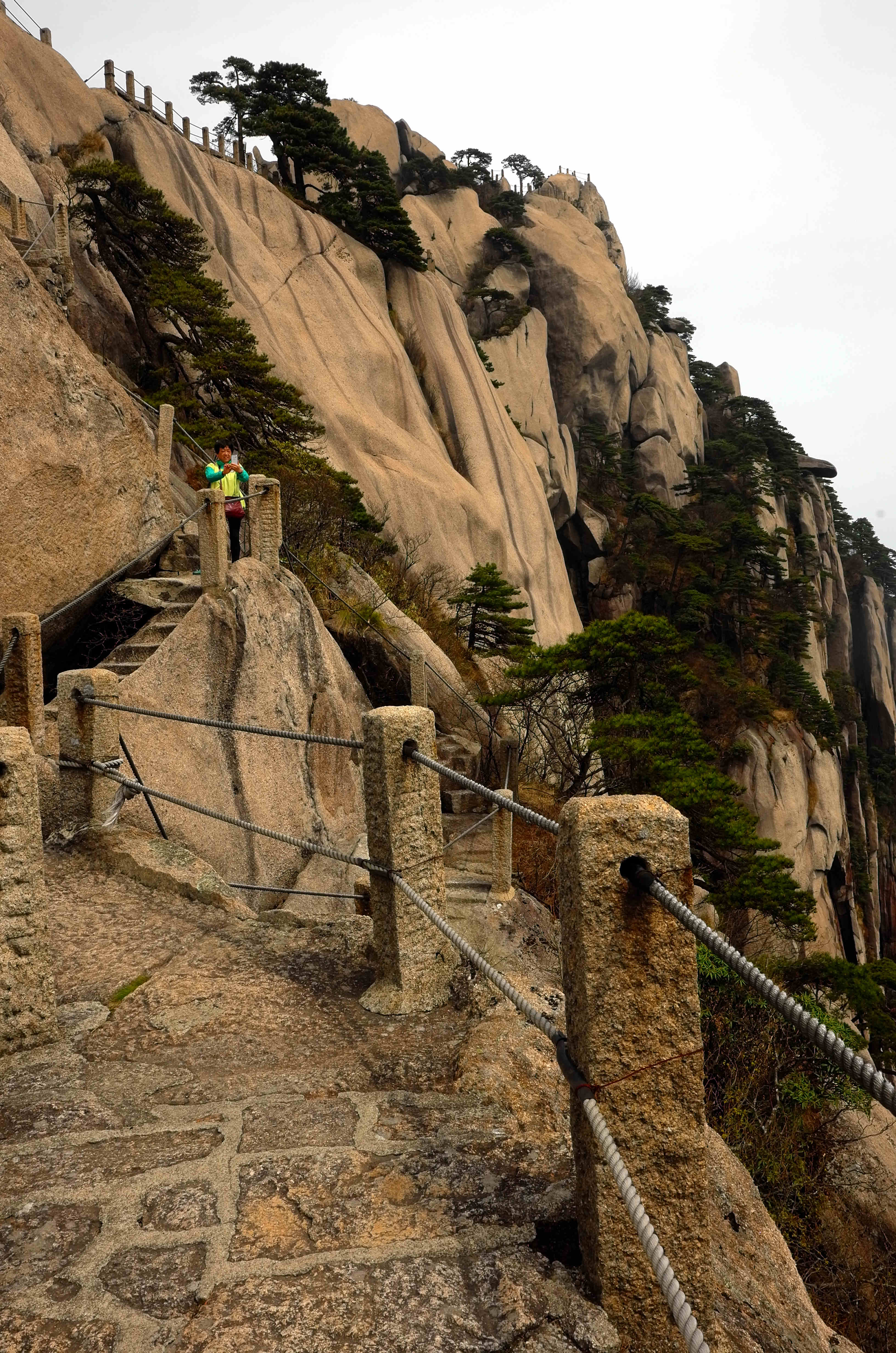 黄山天都峰会走鲫鱼背吗,黄山天都峰鲫鱼背第一视角