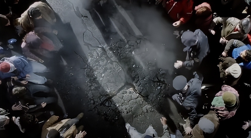 智利发现逾200米深神秘天坑,深海发现神秘大洞