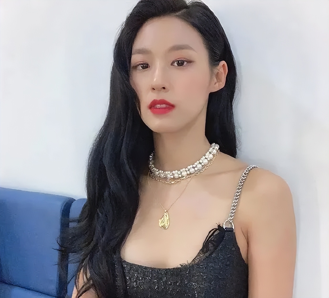 被网友称为“韩国最强肉体”身材演技在线的金雪炫还热衷慈善事业