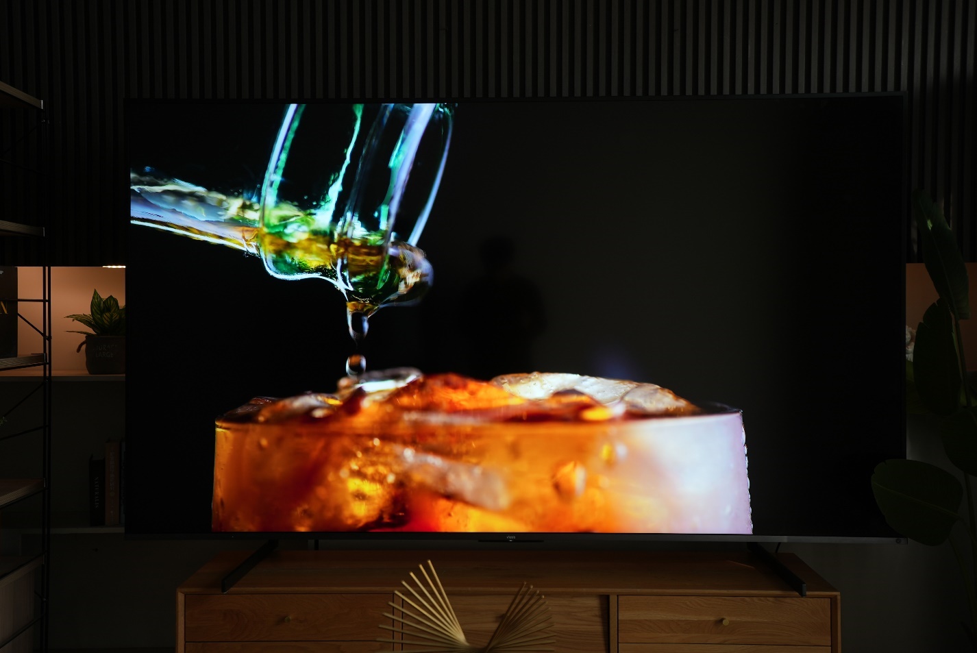 海信电视100寸效果图,家里有个影院