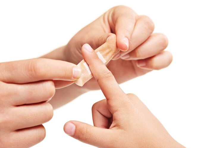 脚趾甲长到肉里一碰就疼如何解决,脚趾甲老是往肉里长怎么办