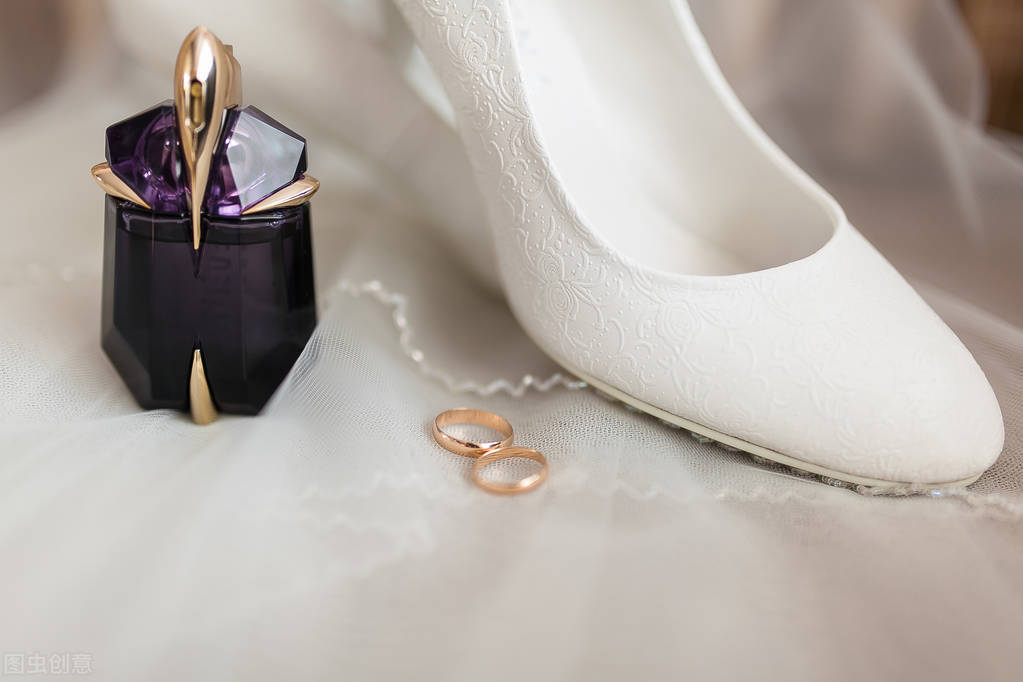 网面鞋子发黄怎么变白最有效方法,鞋子发黄了怎么洗白最快最干净