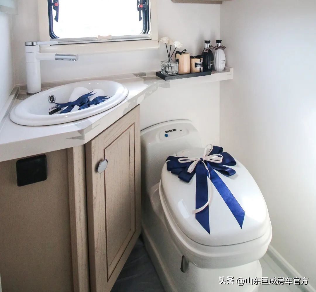 178万依维柯双拓展房车,依维柯b型房车