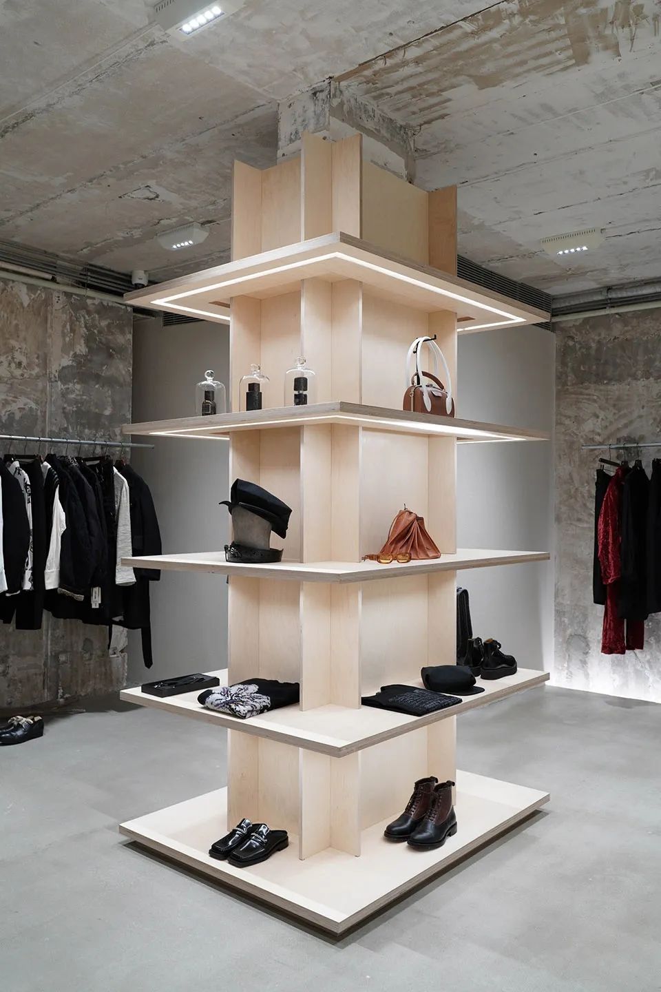 逛本土买手店，怎么跟开盲盒似的？