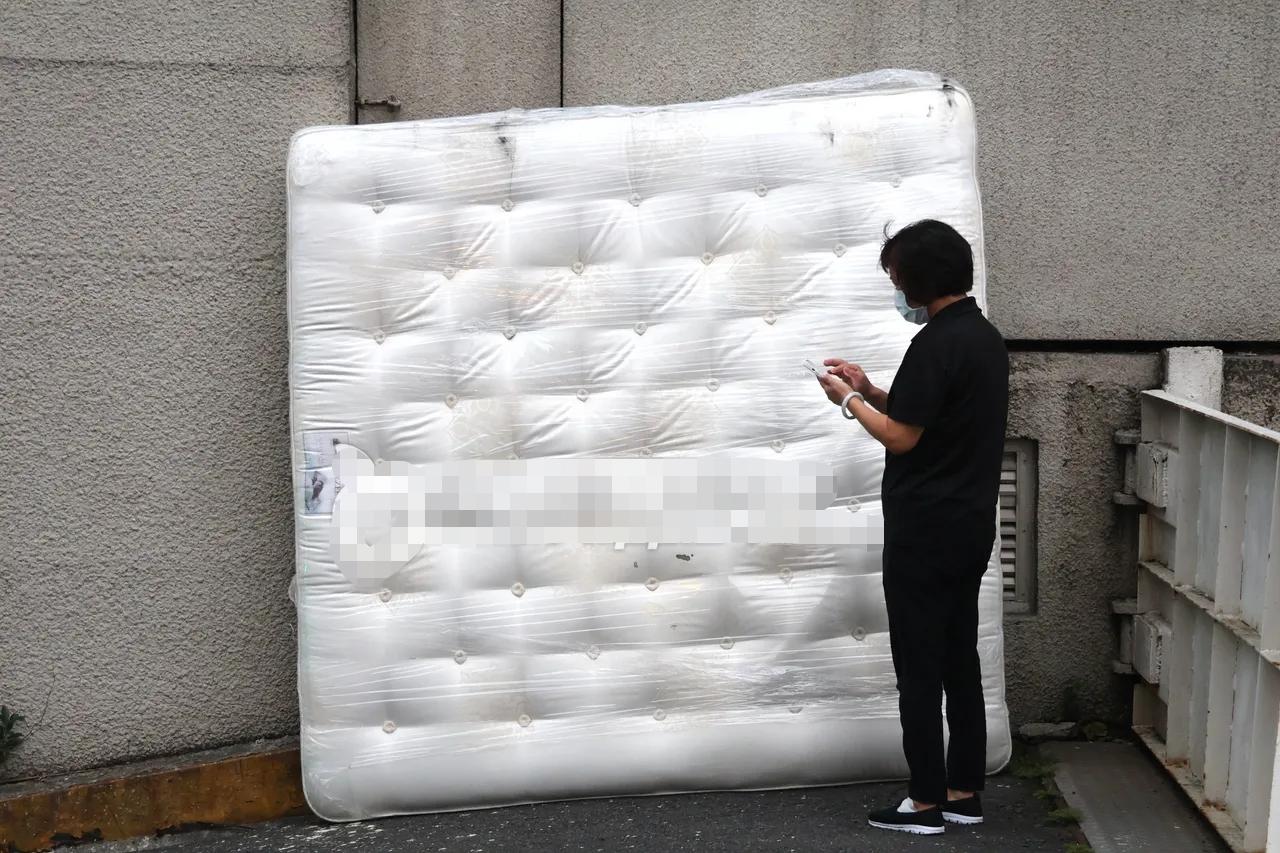 大s床垫销毁现场,大s汪小菲床垫上的污渍是什么