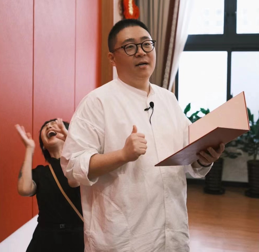 郝劭文在哪领证结婚的,郝劭文晒出结婚照