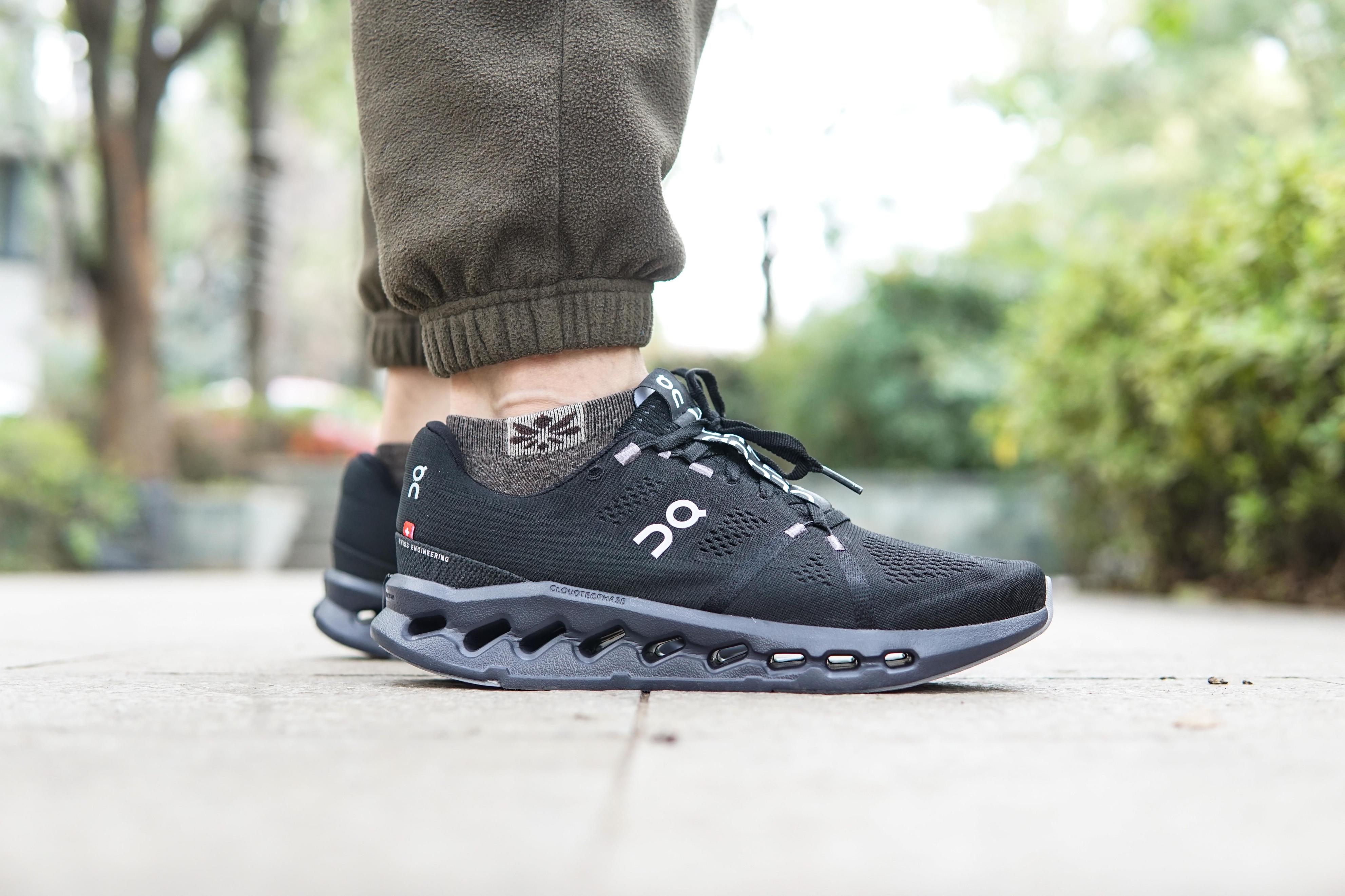 昂跑cloudsurfer和cloudeclipse,踩在云端的跑鞋