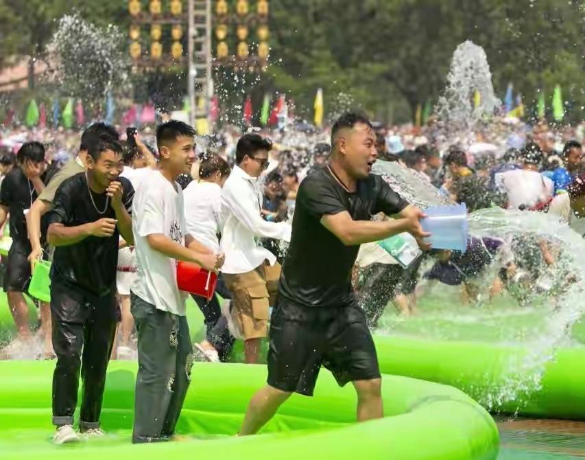 2010西双版纳傣族万人泼水节,西双版纳万人泼水节狂欢