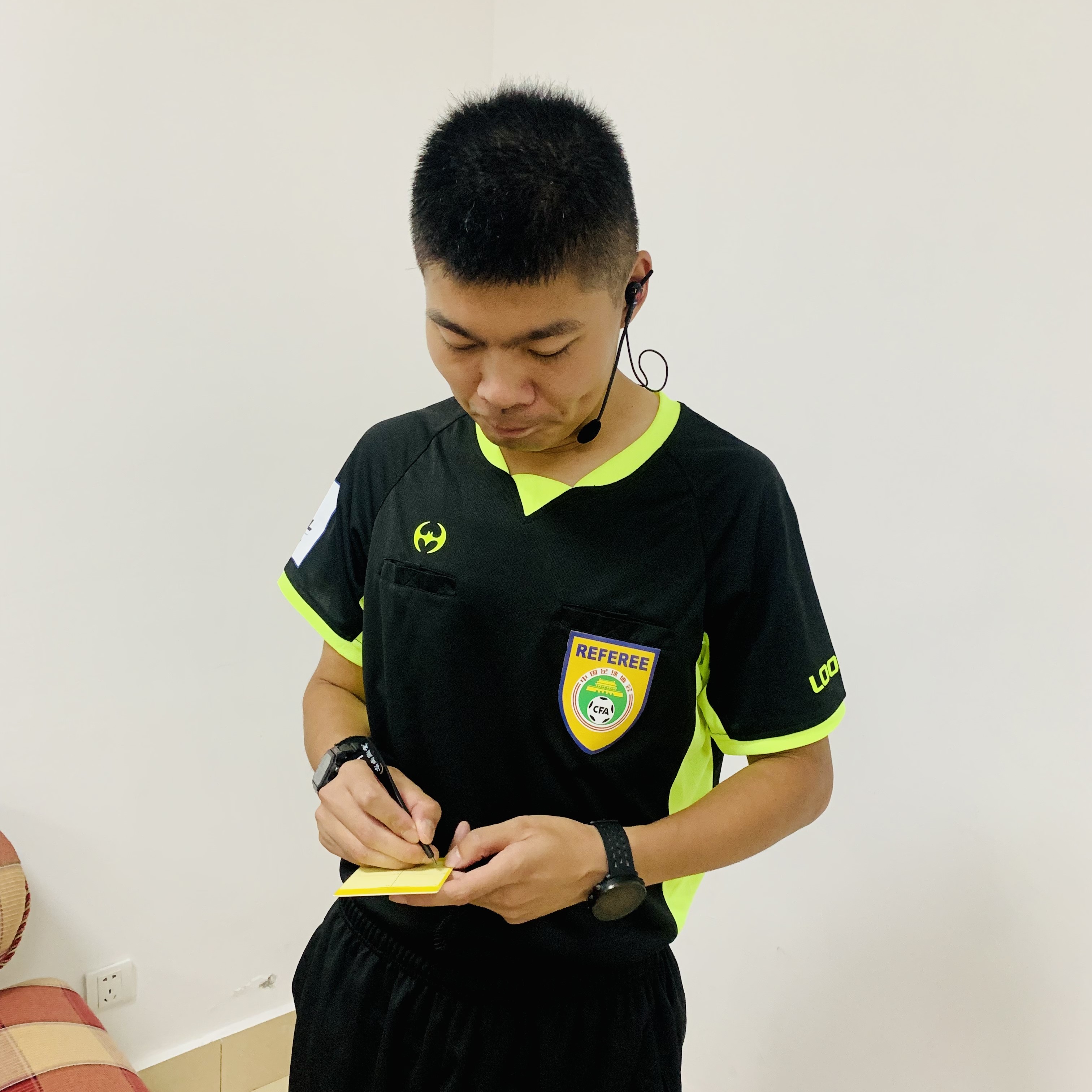 重庆足球裁判查询,三名中国裁判照片