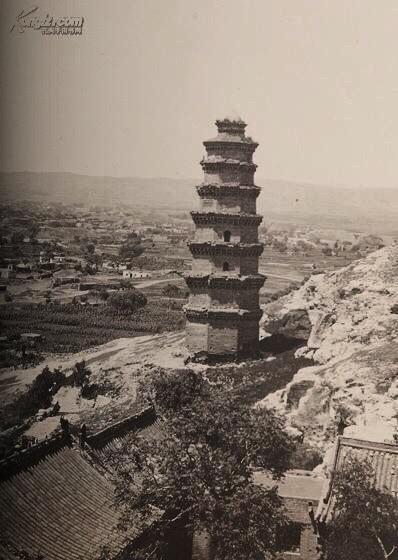 集中营惨状：30张老照片揭示妇女衣不遮体的悲惨命运！