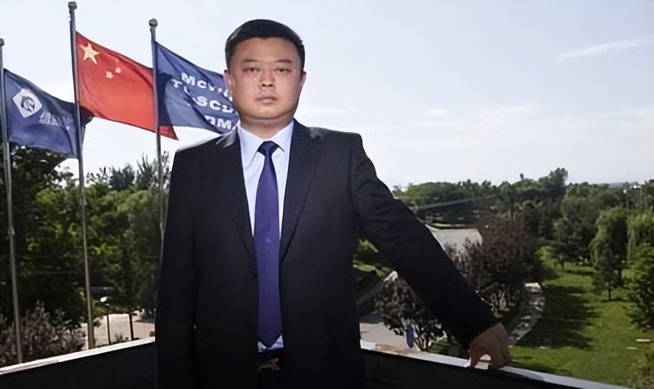 最顶级骗术，洗浴马仔靠首富头衔割韭菜，坑15万人，骗国家280亿