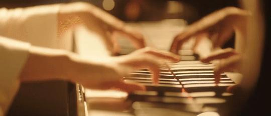 初学钢琴手指翘怎么办,钢琴小拇指塌指怎么办