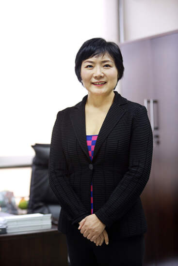 女人老了，怎么打扮更显贵气体面？这3位老牌“女首富”给你答案