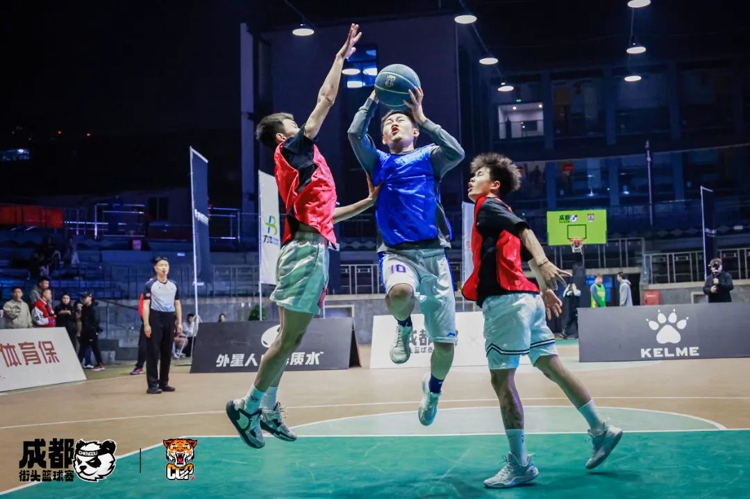 百万粉丝球员实战如何？这场街头篮球赛不输CBA|成华融媒