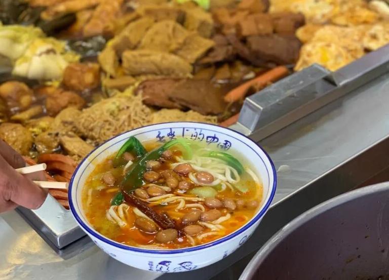 菏泽板面老板开法拉利,菏泽板面老板