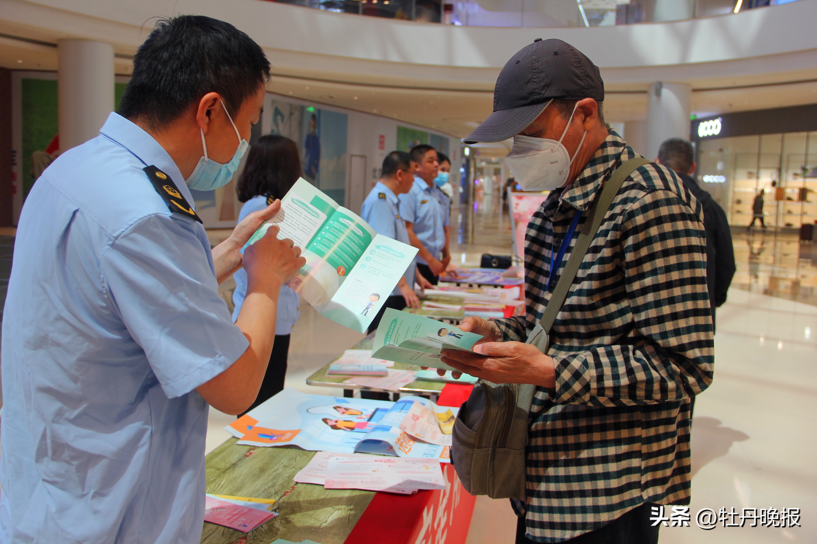 购买儿童化妆品请认准小金盾标志,儿童化妆品小金盾标识实行时间