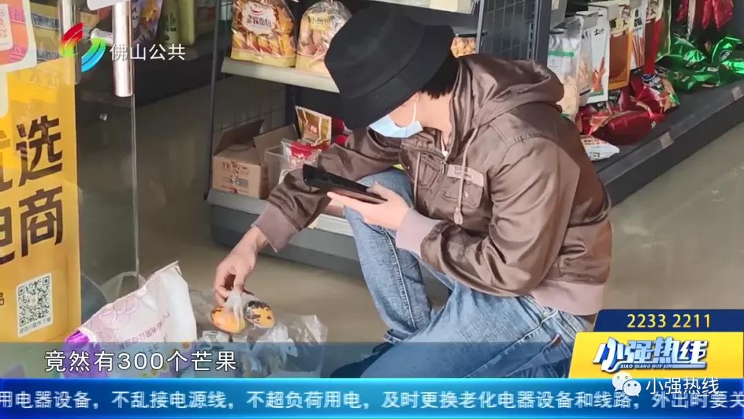 小男孩骗老爸的钱去买芒果,坑爹孩子爸爸吃火龙果