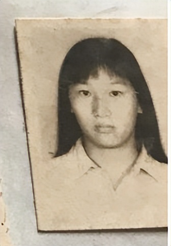 1991年黑白半寸照：都是漂亮美少女，纯朴自然很美丽