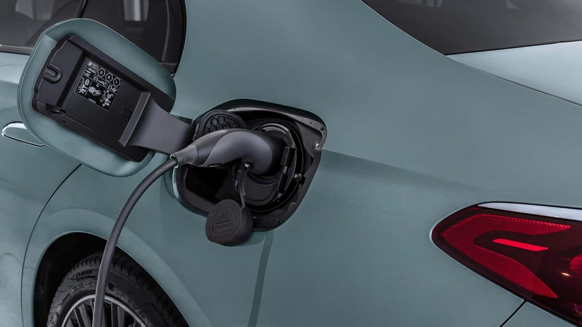 梅赛德斯奔驰e级300l,奔驰梅赛德斯e级多少钱