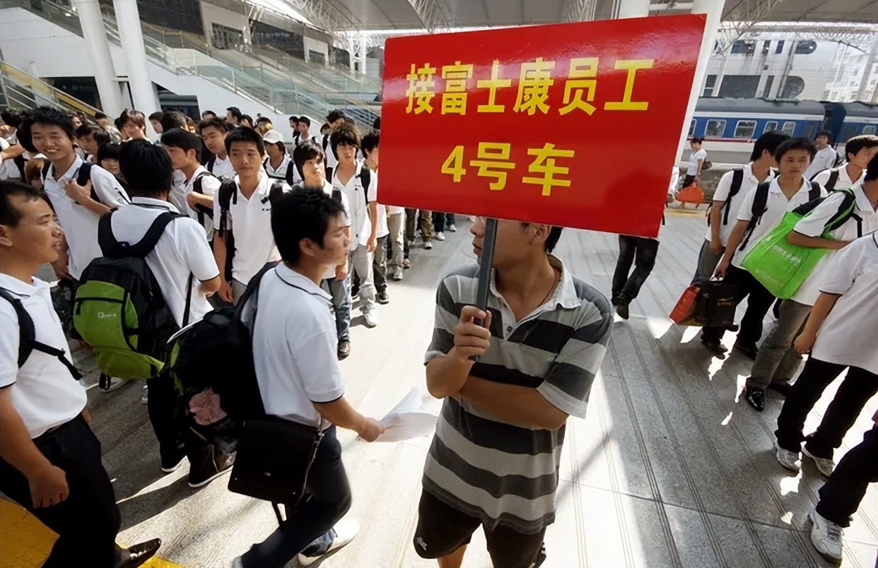 郑州富士康再招工，排队人数达3万，河南真的离不开富士康？