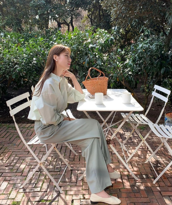 今年流行的松弛感穿搭太时髦了,适合30多岁女性的时尚穿搭