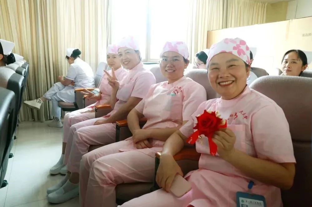 发展护士队伍改善护理服务的感悟,发展护士队伍改善护理服务1500字