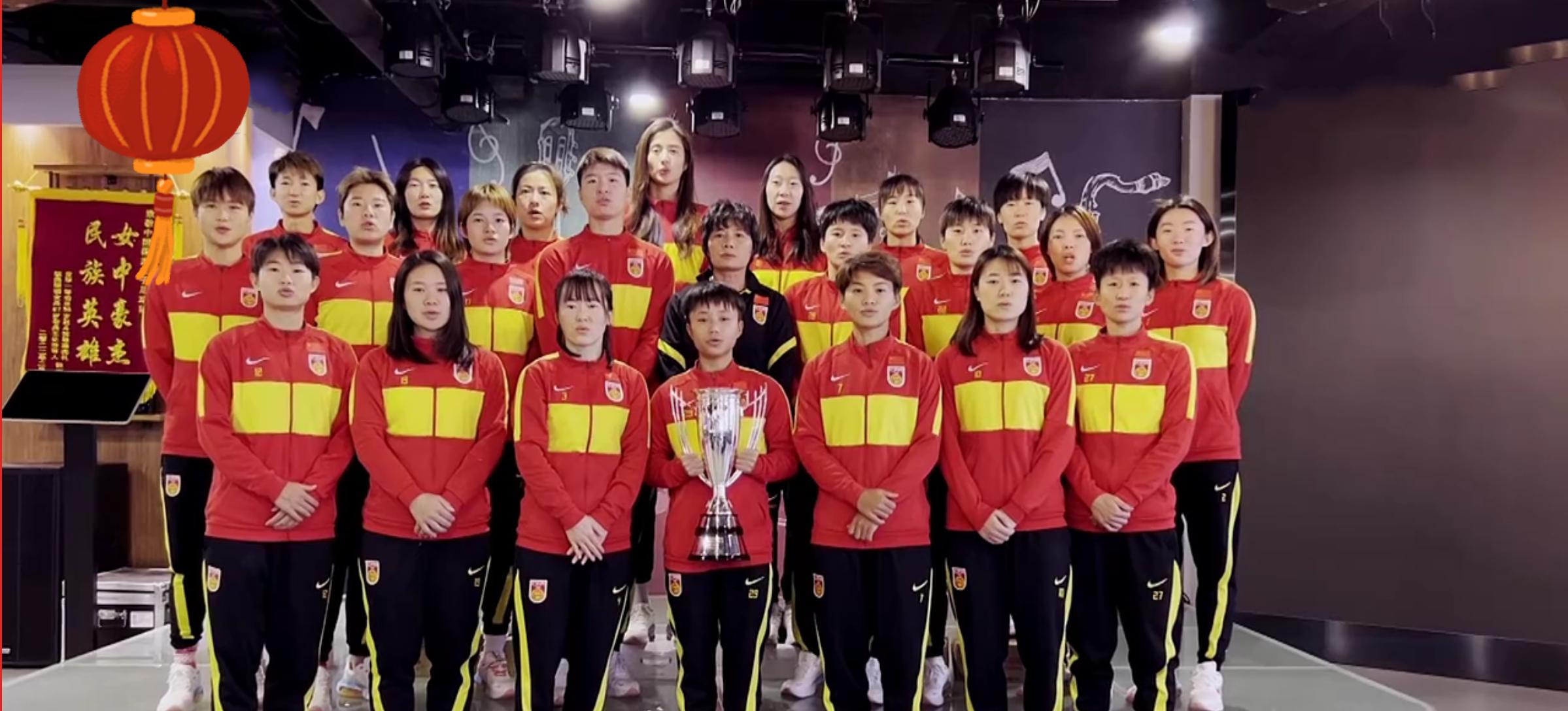 宋轶央视春晚公主半扎发,宋轶春晚服装