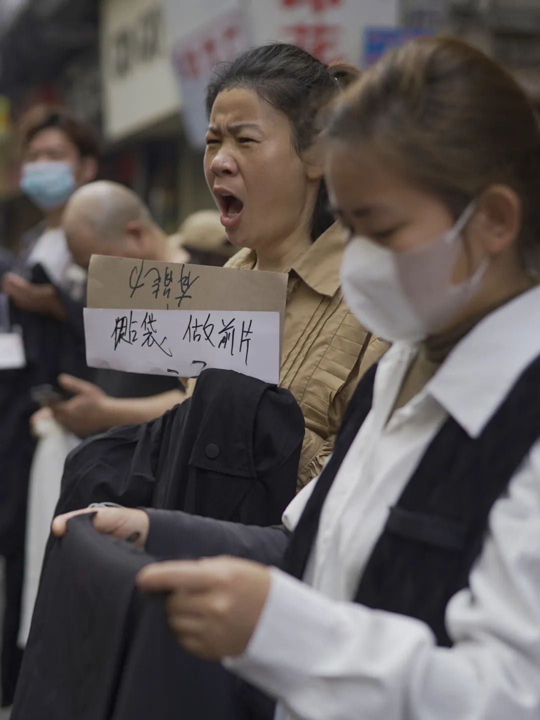 广州“制衣村”开拆，湖北打工人慌了